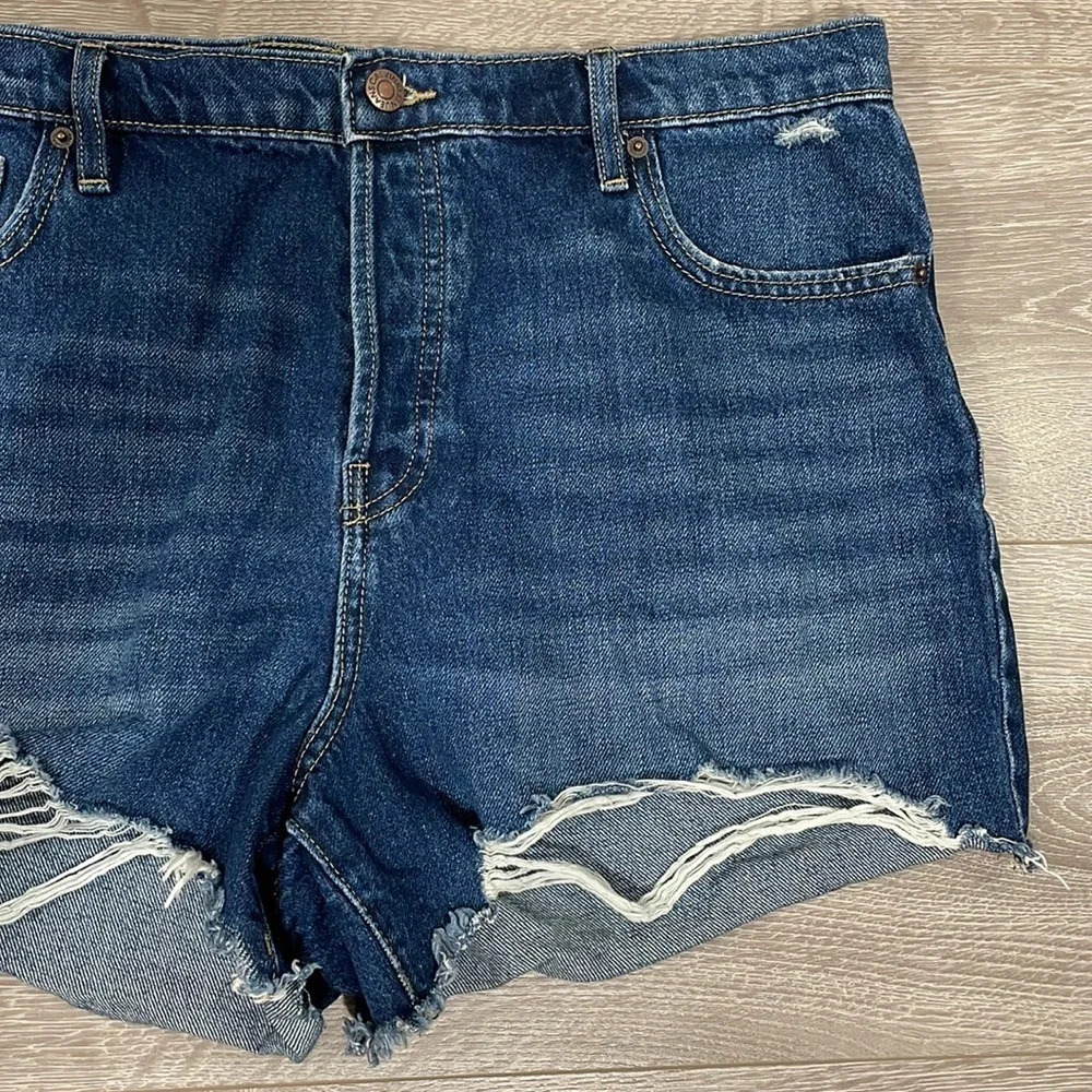 Calvin Klein High Rise Distressed Denim Jean Shorts 32 - Picture 5 of 15